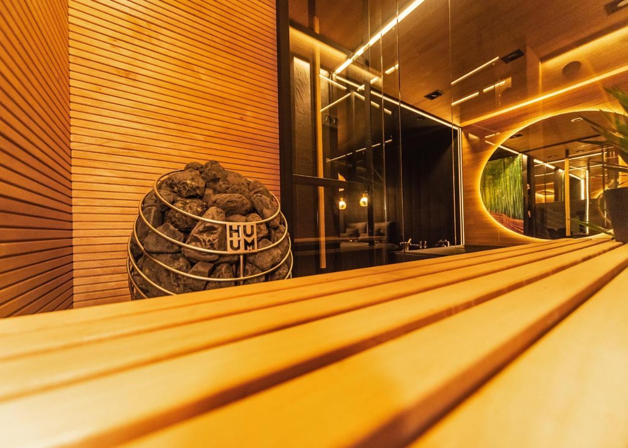 Eclipse Gold Room Bielsko-Biała Buitenkant foto
